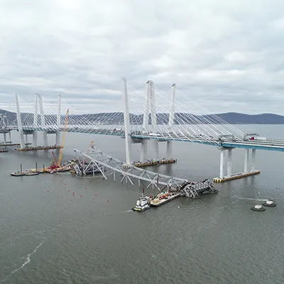 Barges build the Tappan Zee bridge